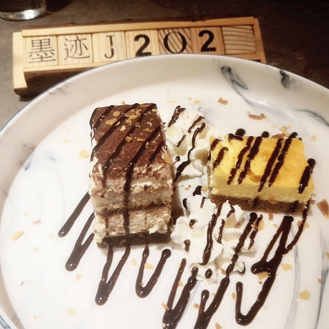 中国　古銅　漢詩饕餮文　双耳瓶　時代箱付　M　R8223B 中国 古銅 漢詩饕餮文 双耳瓶 時代箱付 M R8223B - メルカリ